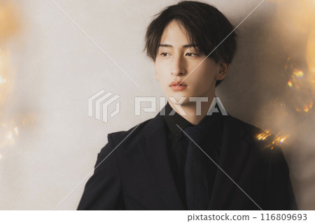 穿黑西裝的男人 116809693