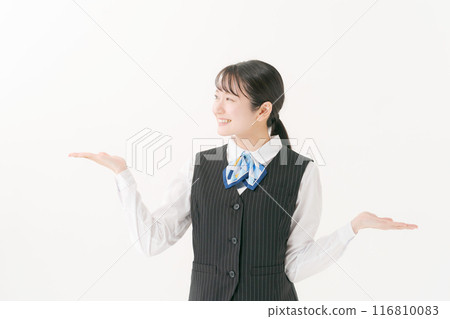 穿著制服的女人做推薦的姿勢 116810083