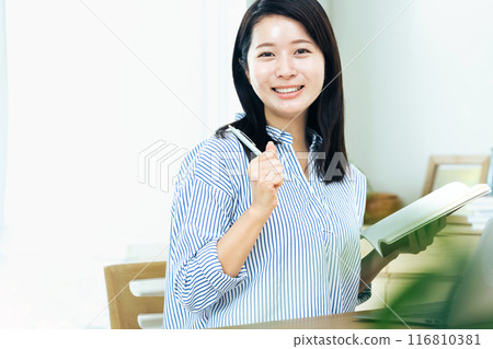 研究計算機的婦女 研究計算機的婦女 116810381
