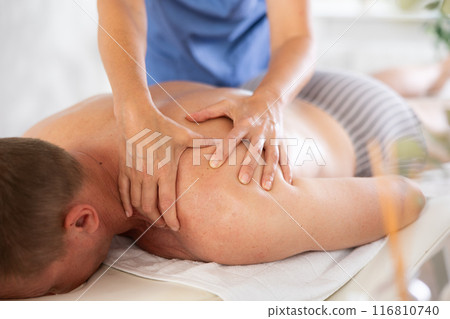 the client lies while the worker gives a massage 116810740