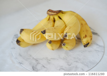 Bunch of bananas on a white marble table. Selective focus. 116811280