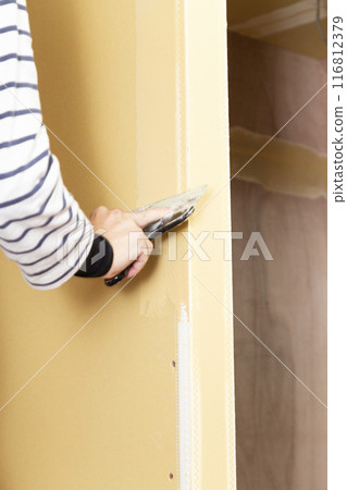 Interior construction: Putty filling 116812379