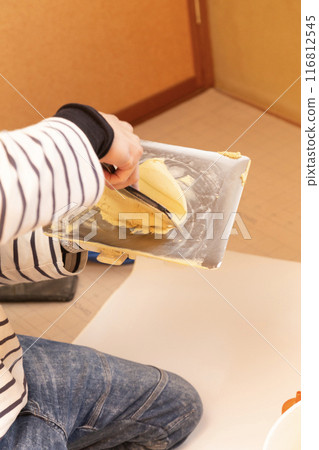 Interior construction: Putty processing 116812545