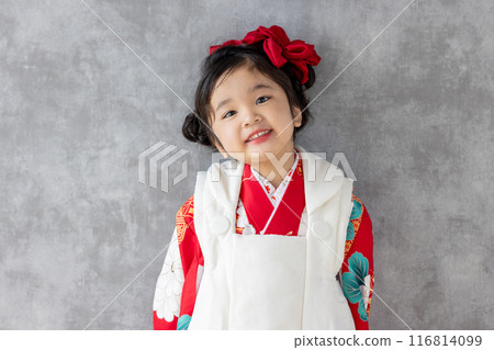 Close-up of a girl wearing a kimono 116814099