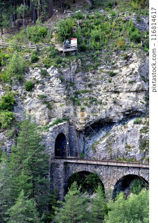為了拍攝壯觀的蘭德瓦瑟橋而設置的棧橋的使用者數量無窮無盡。 116814617