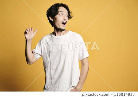 A man posing with a colored bag 116814933