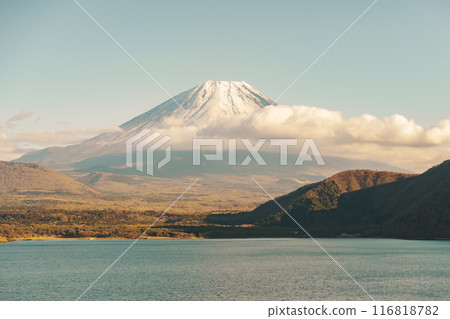 Mount Fuji at lake Motosu near Kawaguchiko, one of the Fuji Five Lakes located in Yamanashi, Japan. Landmark for tourists attraction. Japan Travel, Destination, Vacation and Mount Fuji Day concept 116818782