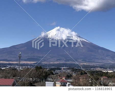 Mt. Fuji covered with snow Mt. Fuji covered with snow 116818901
