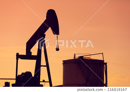 Backlit view of an oil well. In Valdeajos, La Lora, Burgos 116819167