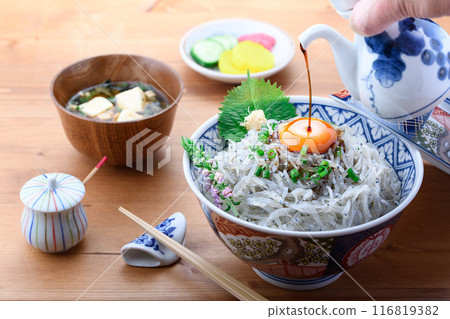Fresh raw shirasudon Fresh raw shirasudon 116819382