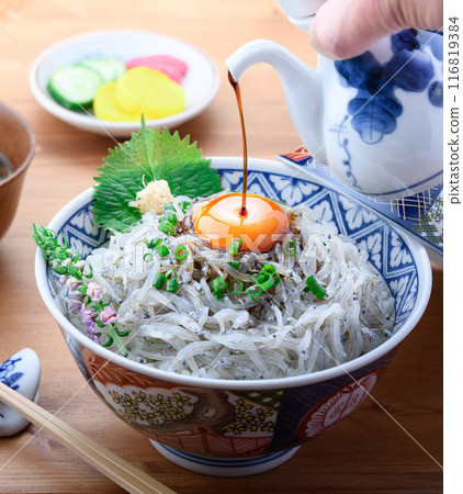 Fresh raw shirasudon 116819384