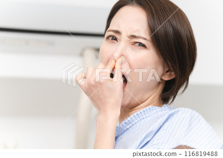 Young woman who is concerned about the smell of the air conditioner Lifestyle image 116819488