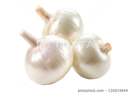 Fresh pearl onions isolated on white background. 116819844