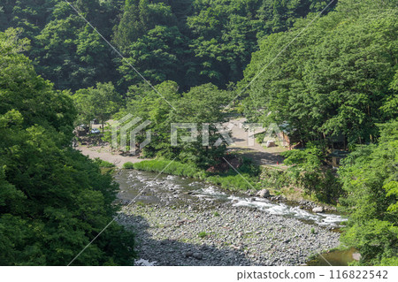 [Doshi River and fresh green along the auto campsite] 116822542