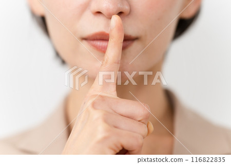 穿著西裝的年輕女子 商業形象 116822835