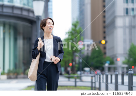 A middle-aged businesswoman commuting to the office A middle-aged businesswoman commuting to the office 116824643