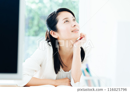 Woman dreaming about her future career 116825796