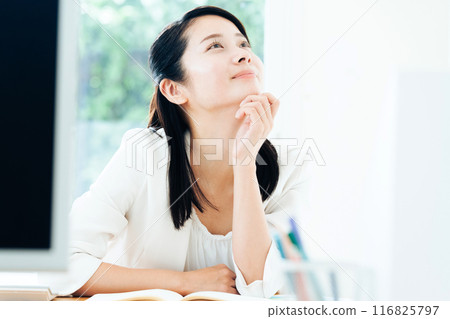 Woman dreaming about her future career 116825797