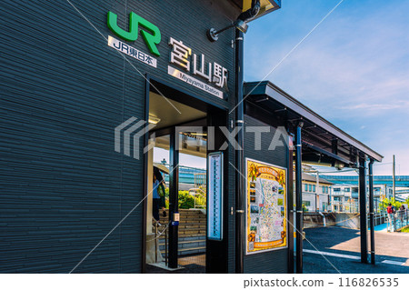 日本寒川城市景觀，七月。再生後的 JR 相模線宮山站等地區的景觀。京王高速公路就在我的面前... = 21日 116826535