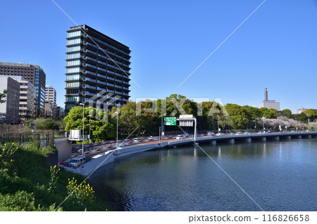 The Metropolitan Expressway Circular Route at Chidorigafuchi, Chiyoda Ward The Metropolitan Expressway Circular Route at Chidorigafuchi, Chiyoda Ward 116826658