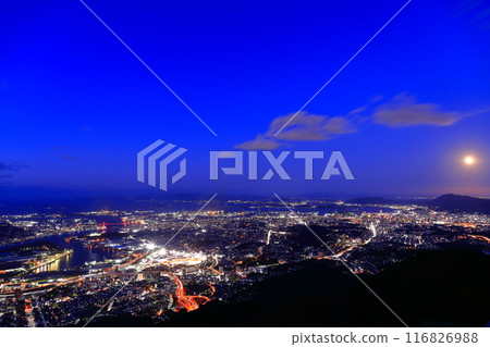 [Fukuoka Prefecture] Full moon and night view of Kitakyushu City (Sarakurayama Observatory) 116826988