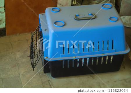 Empty carrier bag for safe transfer of pet cats in black color with the door open. Dusty due to non-use. Devices for tourism, moving pets Empty carrier bag for safe transfer of pet cats in black color with the door open. Dusty due to non-use. Devices for tourism, moving pets 116828054