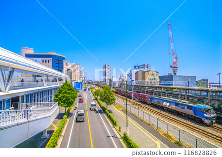 日本藤澤市景觀，七月。東海道幹線辻堂站和JR貨運EF210電力機車等的景色=22日 116828826