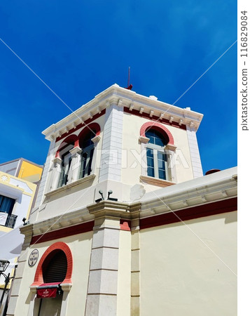 White houses and narrow streets in Loule, Algarve, Portugal 116829084