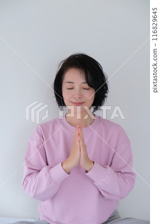 中年婦女冥想平靜心靈 116829645