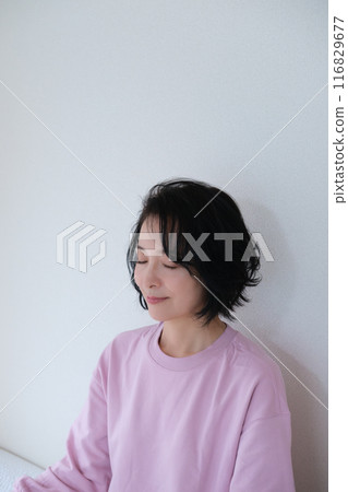 中年婦女冥想平靜心靈 116829677
