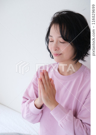 Middle-aged woman meditating to calm her mind 116829699
