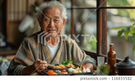 An old man eating a delivered lunch 116833582