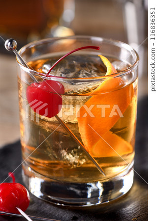 Cocktail Old Fashioned 116836351