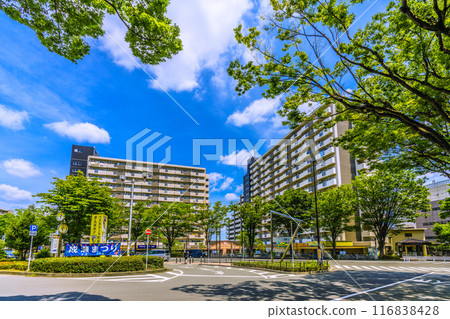 七月的日本東京城市景觀。町田市JR橫濱線成瀨站景觀=21日 116838428