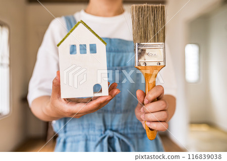 House and lady House and lady 116839038