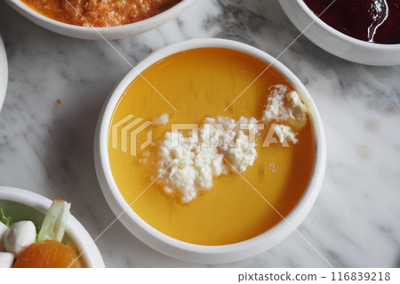 butter cream and honey in a bowl on table . butter cream and honey in a bowl on table . 116839218