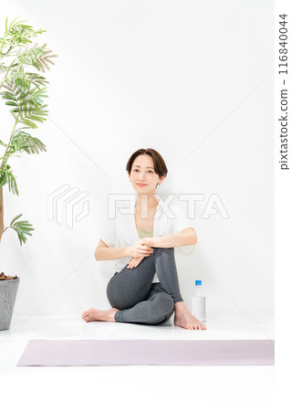 Women stretching Women stretching 116840044