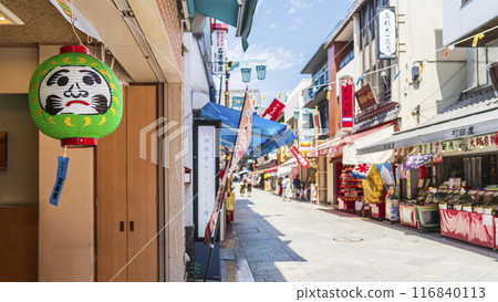 Kawasaki Daishi's "Wind Chime Market" - Scenery of Nakamise Street [Kawasaki City, Kanagawa Prefecture] 116840113