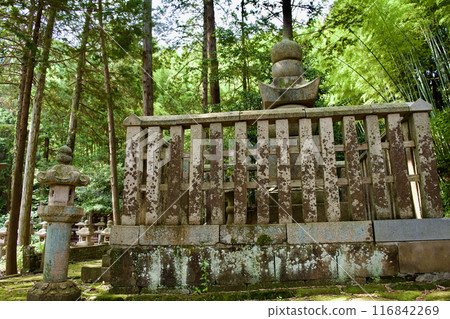Grave of the Matsudaira family, lords of Matsue Domain, Gesshoji 116842269