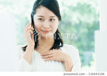 Young woman to work Young woman to work 116843106
