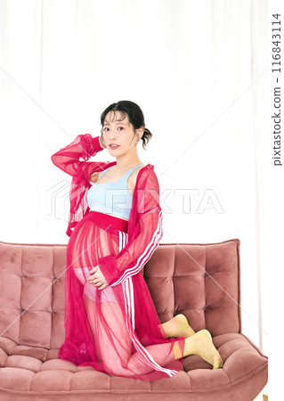 Pregnant women maternity 116843114