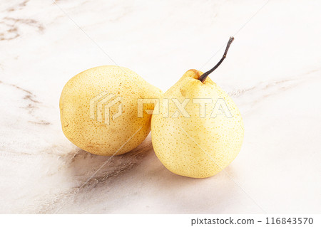 Yellow ripe sweet Chinese pear Yellow ripe sweet Chinese pear 116843570