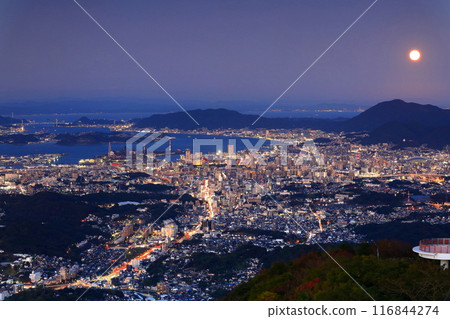 [福岡縣]北九州市的滿月和夜景（猿倉山展望台） 116844274