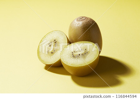 Gold Kiwi (Sun Gold) Gold Kiwi (Sun Gold) 116844594