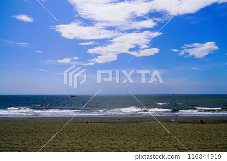 Chigasaki Coast under the blue sky, summer scenery 116844919