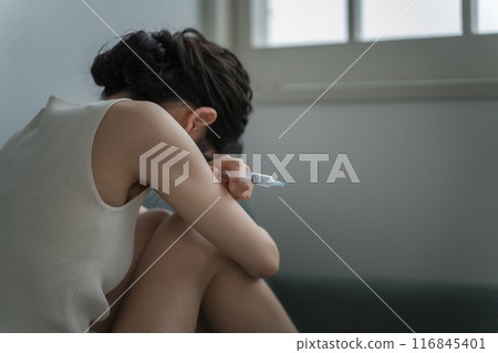 興奮劑，興奮劑，吸毒成癮，濫用藥物，吸毒成癮（注射器）的圖像 116845401