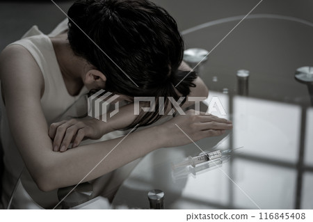 興奮劑，興奮劑，吸毒成癮，濫用藥物，吸毒成癮（注射器）的圖像 116845408