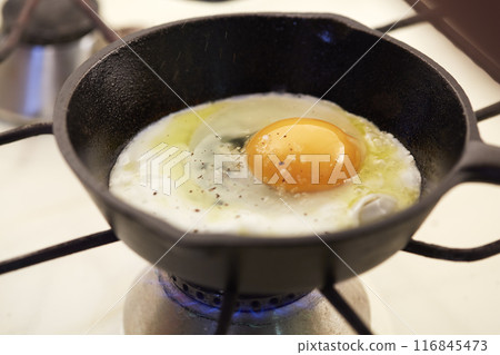 fried egg in frying pan 116845473