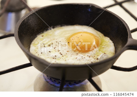 fried egg in frying pan 116845474