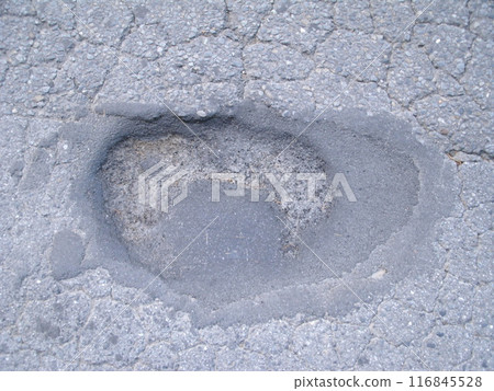 修復區域道路再次出現坑洞 116845528